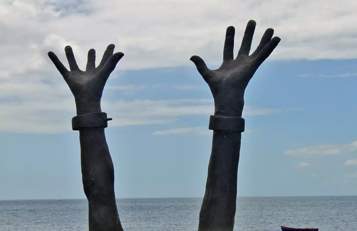 Partido Vegano - Estatua de Martinica sobre la esclavitud negra