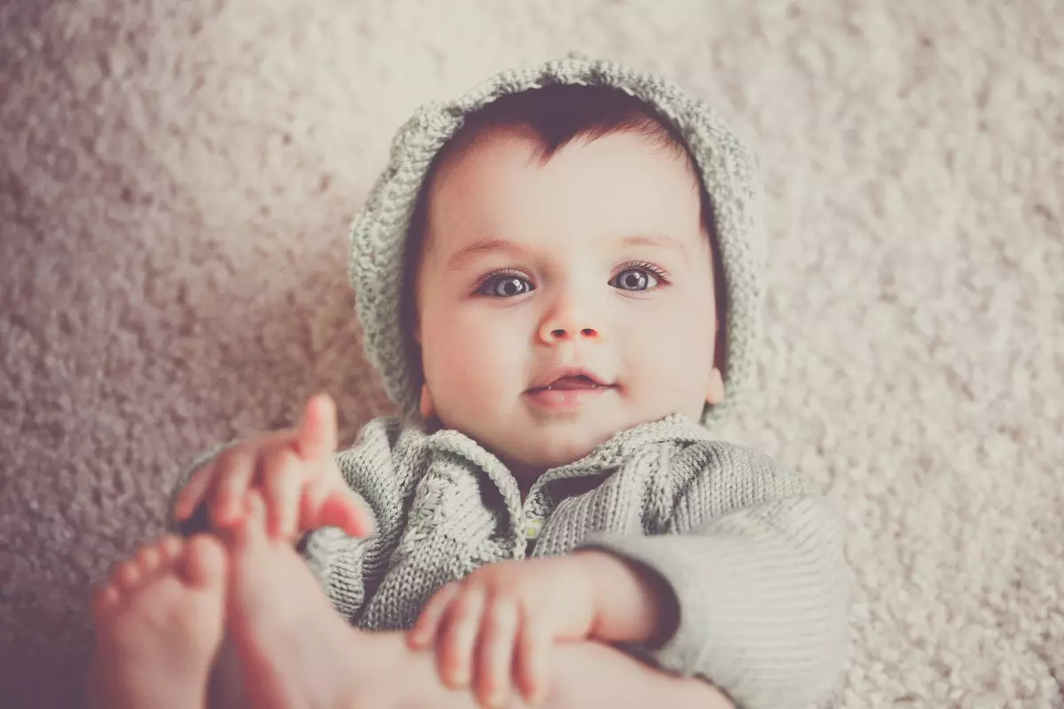 ¡Derechos Animales ya! - Bebé niña con ojos azules - ¿Bebé muerto por una dieta vegana?