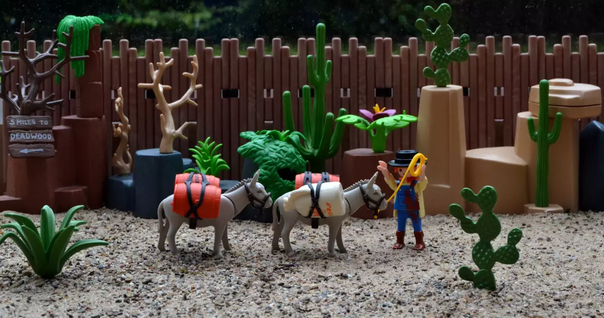¡Derechos Animales ya! - Juguete de Playmobil con dos mulas en el oeste - Juguetes especistas - Juegos infantiles